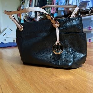 Michael Kors Jet set zip purse